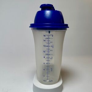 Tupperware Quick Shake Shaker Cup | Blue Lid | Measuring Cup